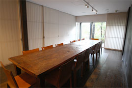 �����˥�